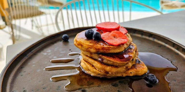 Koukoumi Vegan Hotel review - pancakes by the pool