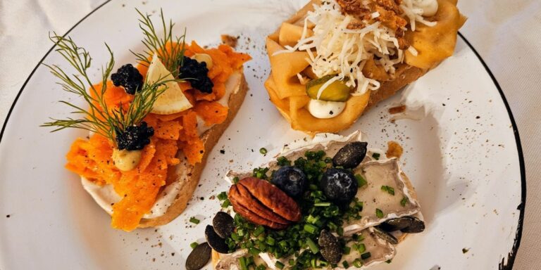 Canapés at Pepper and Ginny, vegan delicatessen in Vienna, Austria
