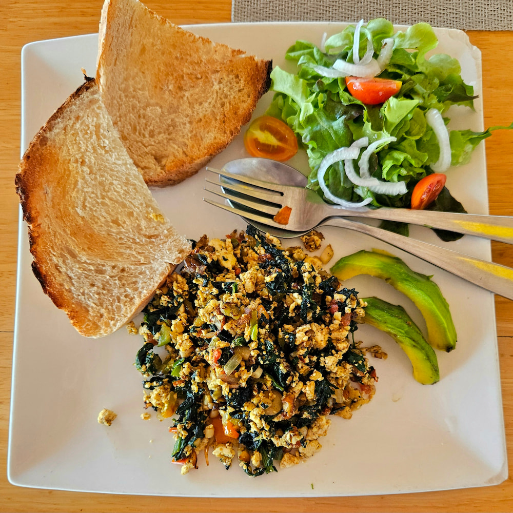 Vegan breakfast in Koh Phangan, Thailand: Tofu scramble at Seaflower Bungalows