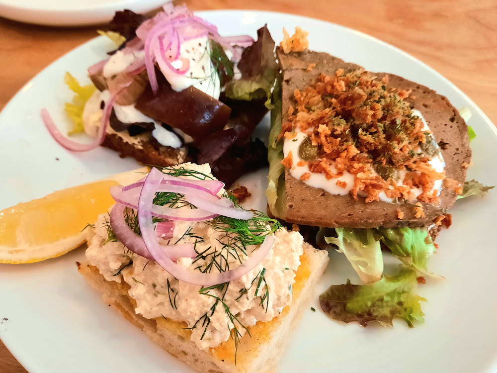 Vegan breakfast in London, UK: Smorrebrod at Dauns