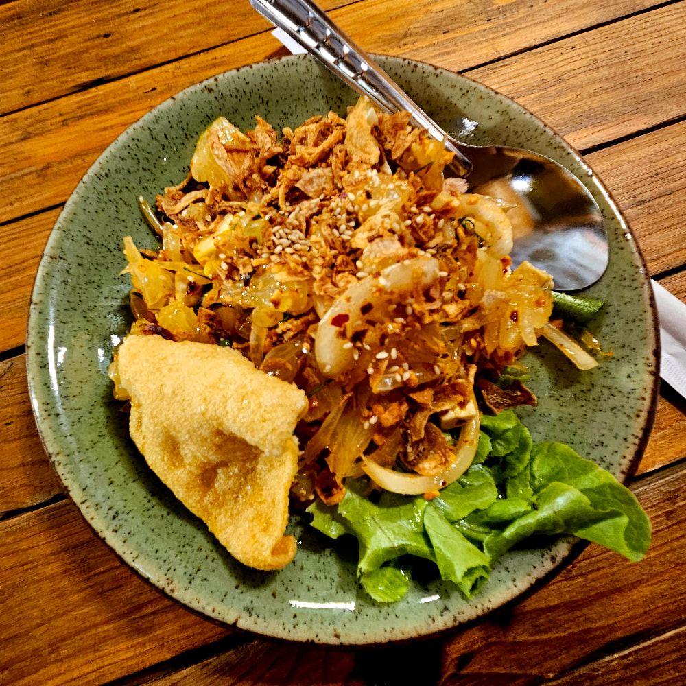 Vegan pomelo salad at V-Secret